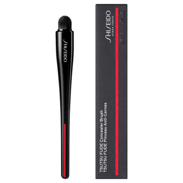 SHISEIDO TSUTSU FUDE Concealer Brush Precision Application White Background