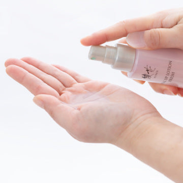 綾花 Vital Up Lotion Fresh N Moisture Balance Product Shot