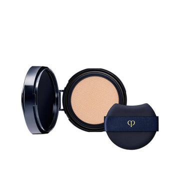 Cle de Peau Beaute Case (Cushion Eclat Natural) - Cushion Éclat Natural / SPF25 / PA+++ / refill only / Ochre 10 / 14g / Scented with natural rose oil and more product bottle on white background