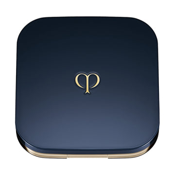 Cle de Peau Beaute Poodle Compact Essence Air Radiant Diamond Treatment Powder White Background