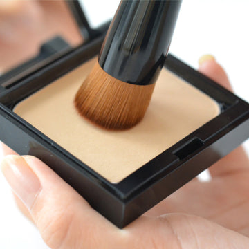 資生堂 Foundation Brush 131 Precision Application White Background