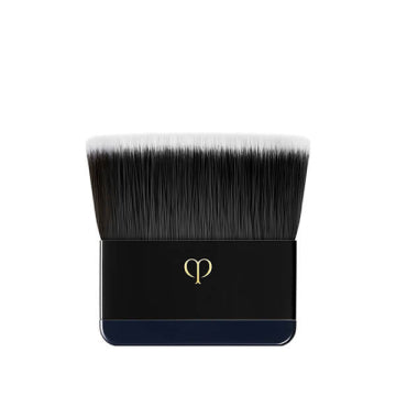 Cle de Peau Beaute Sponge (Poudre Eclat II) - Panso (Tan Poodle) / full product with container / W76xH132xD11mm product packaging