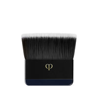Cle de Peau Beaute Tampoodle Eclair II - Panso (Tan Poodle) / full product with container / W76xH132xD11mm product bottle on white background