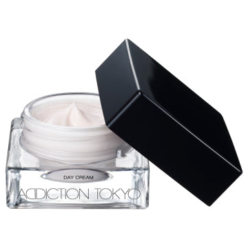 ADDICTION Day Cream Moisturizing SPF15/PA++ Visual Radiant Background