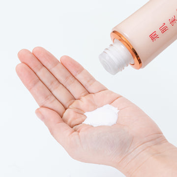 綾花 Moisture Skin Essence Oil Rich Lotion Nourishing Hydration White Background