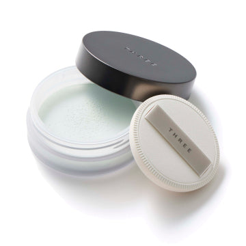 THREE Advanced Serial Smooth Operator Loose Powder Translucent Finish Product Shot